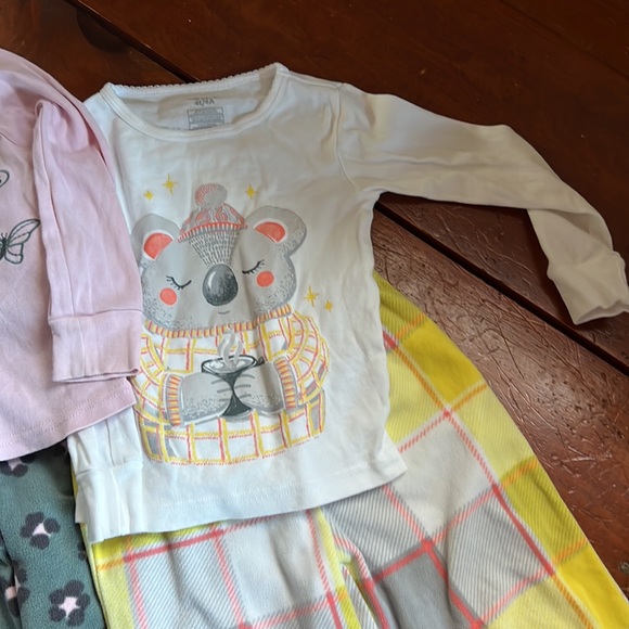 Carter’s fleece bottom and 💯 cotton top pajamas - Picture 3 of 4